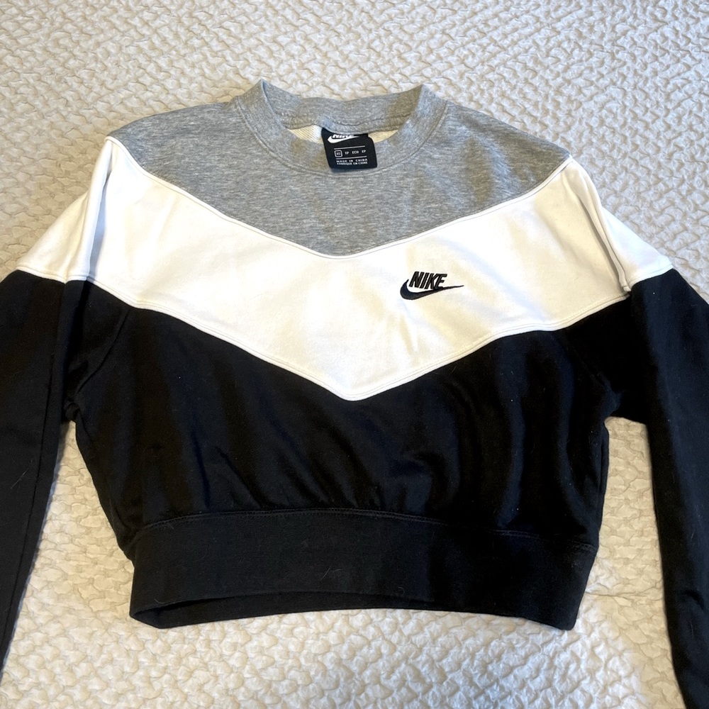 Nike Cropped Crew Neck Sweatshirt